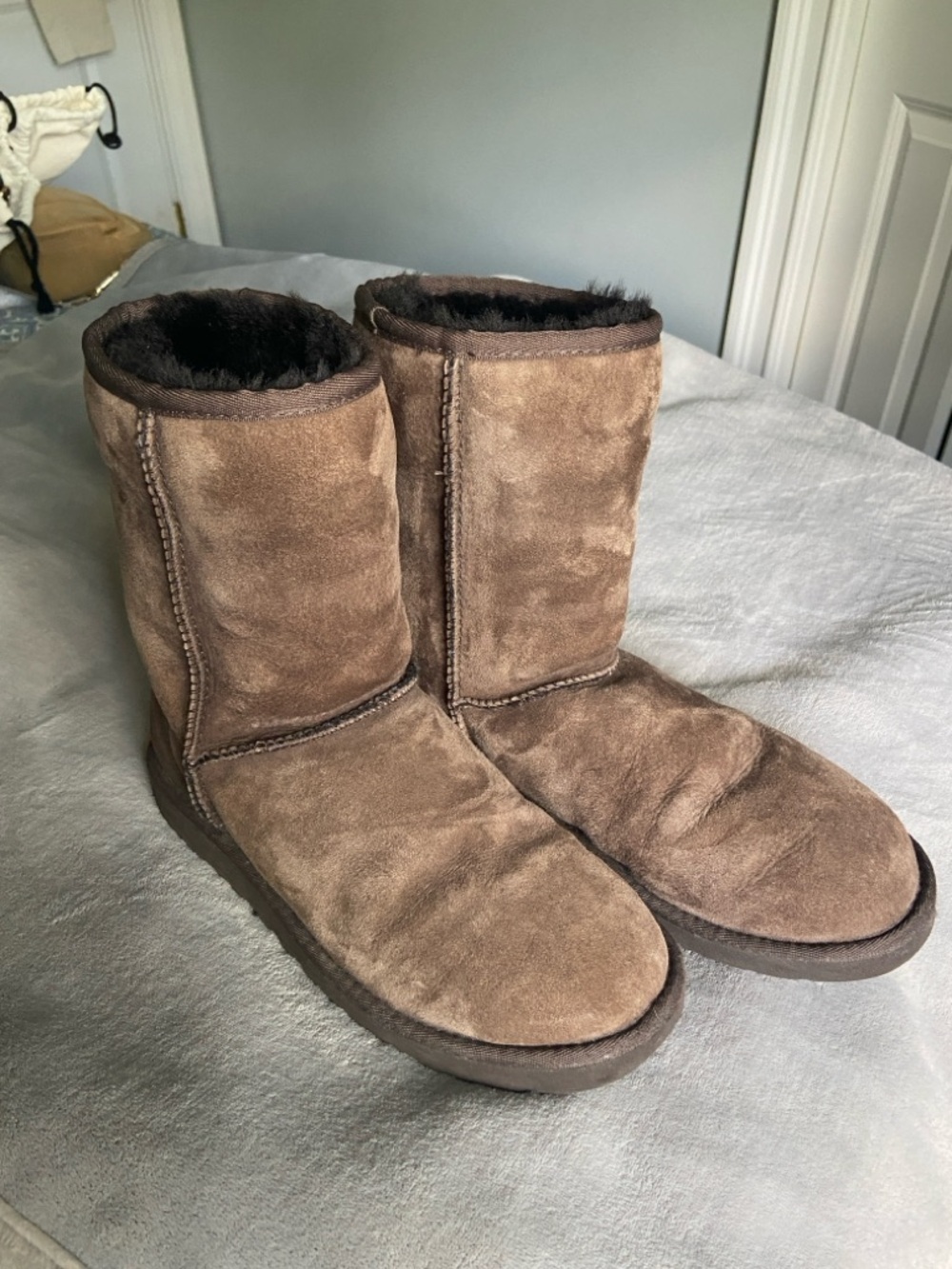UGG Short Suede Boots - Chestnut Brown size 8